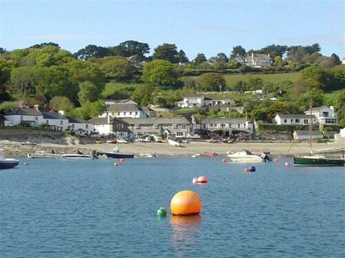 The Cabin at Little Bosveal, nr the Helford River