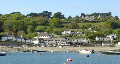 The Cabin at Little Bosveal, nr the Helford River