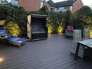Terrace/patio - Modern vacation home with 2 bedrooms, smart TV and beach chair (Borkum)
