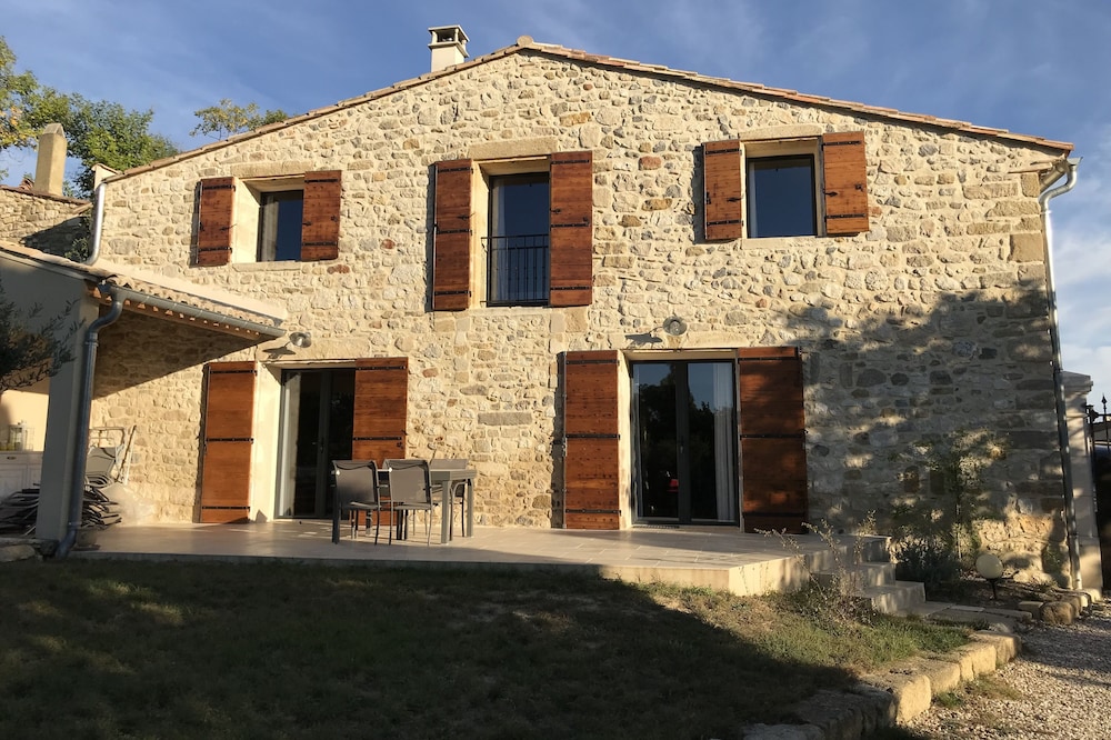GITE close to UZES GARD 8 persons
