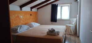 2 bedrooms, free WiFi, bed sheets, wheelchair access