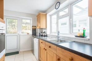 Kühlschrank, Mikrowelle, Geschirrspüler