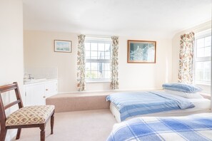 4 bedrooms, WiFi, bed sheets