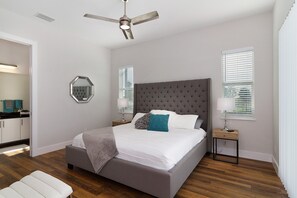 3 bedrooms, desk, iron/ironing board, travel cot - Brand new villa "New Starshine", luxury domicile, south facing, for a fantastic holiday (Cape Coral)