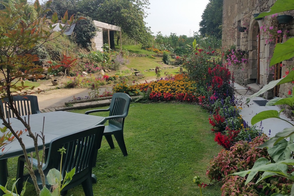 charming cottage in very old manor house from 1520, with WIFI