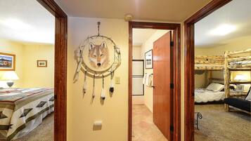 3 bedrooms, internet, bed sheets