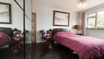 3 bedrooms, iron/ironing board, Internet, bed sheets