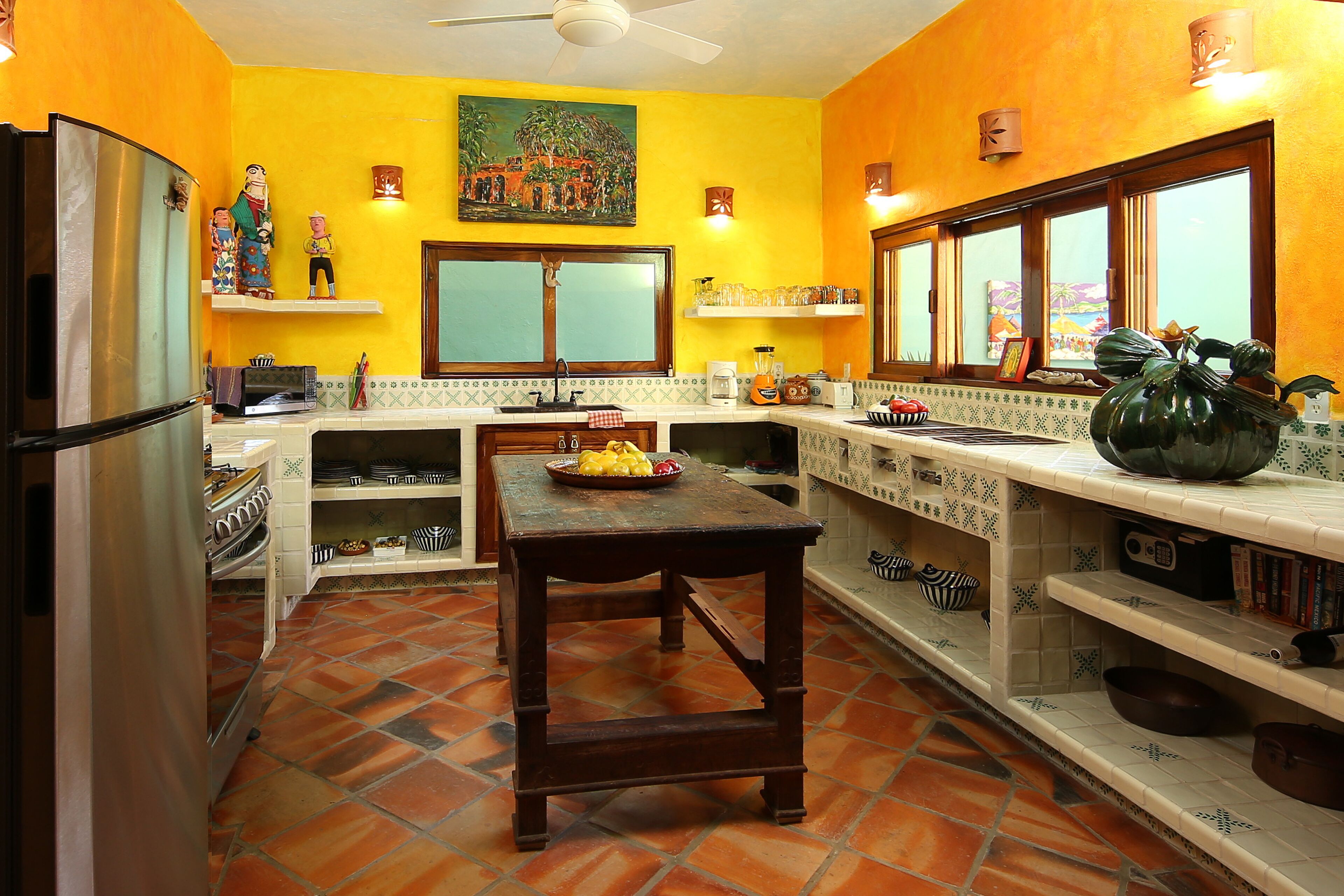 Private Villa steps from town & beach. Huge kitchen/Pool/Wifi/AC & Potable Water