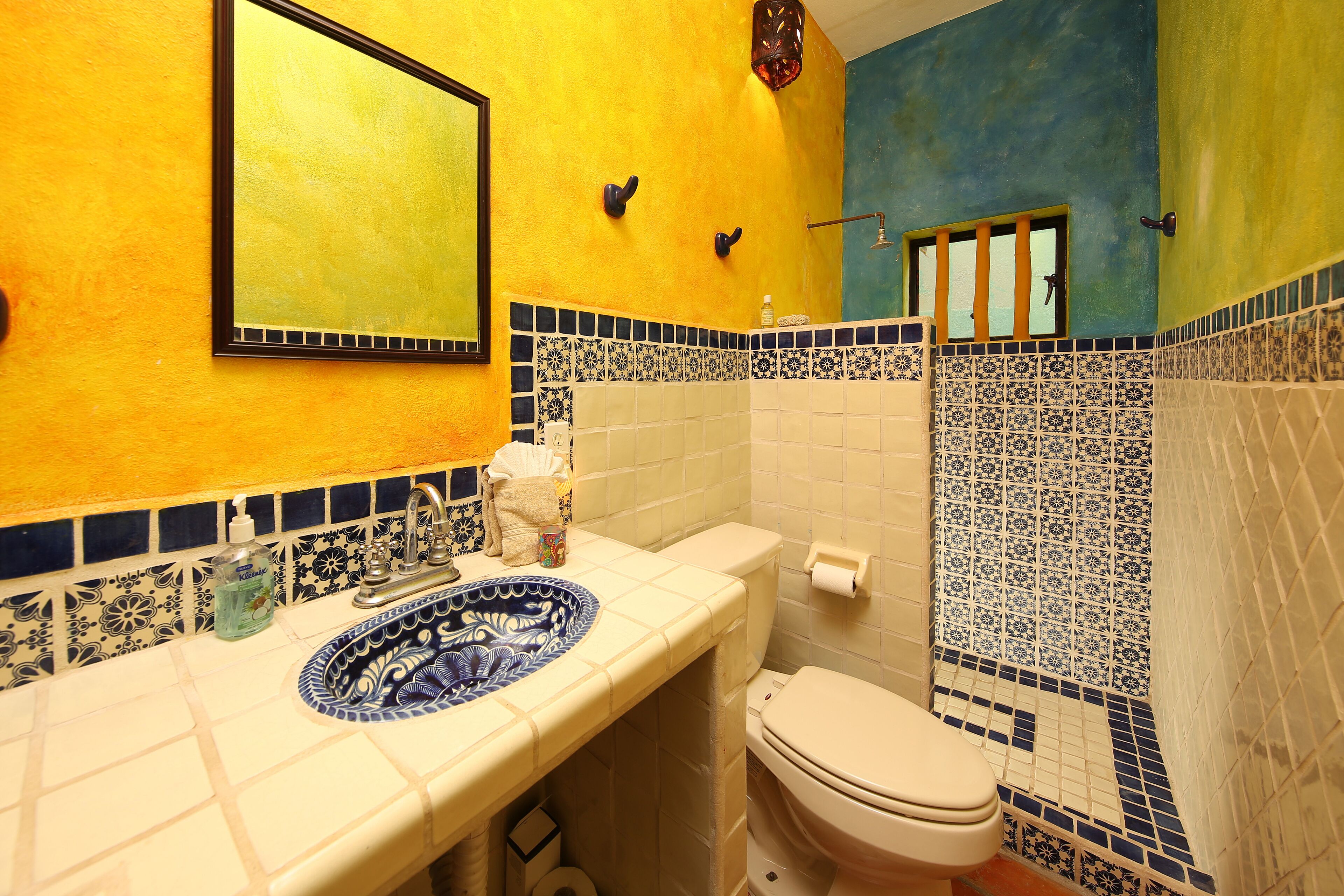 Private Villa steps from town & beach. Huge kitchen/Pool/Wifi/AC & Potable Water