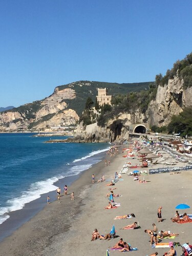 Bel appartement dans les murs de la ville de Finalborgo et sur la plus belle plage d'Italie!
