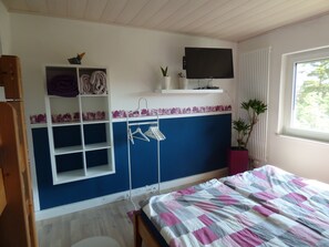 2 bedrooms, cots/infant beds, travel cot, free WiFi