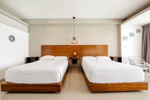 Iron/ironing board, Internet, bed sheets