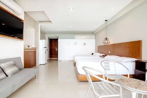 Iron/ironing board, internet, bed sheets