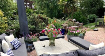 4 Star Luxury Romantic Break - The Pavilion at Brunger House (Dog Friendly)