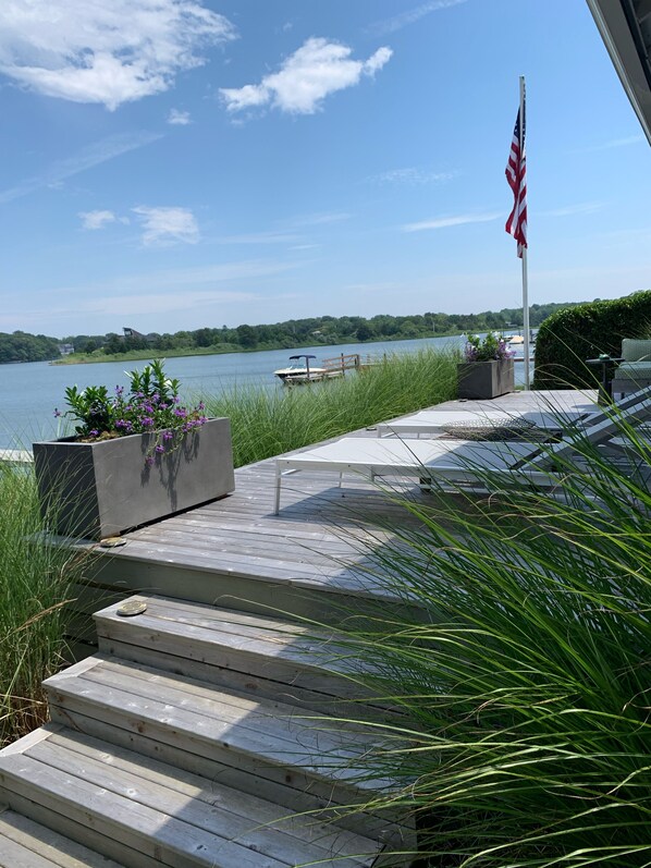 Property grounds - Design House Beachfront Cottage (Sag Harbor)