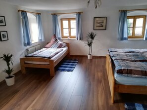 1 chambre, fer et planche à repasser, accès Internet, draps fournis