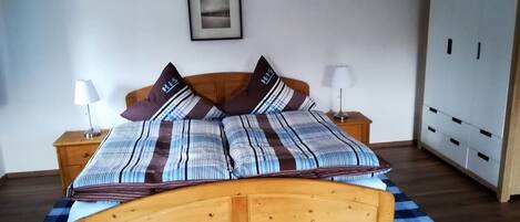 1 chambre, fer et planche à repasser, accès Internet, draps fournis