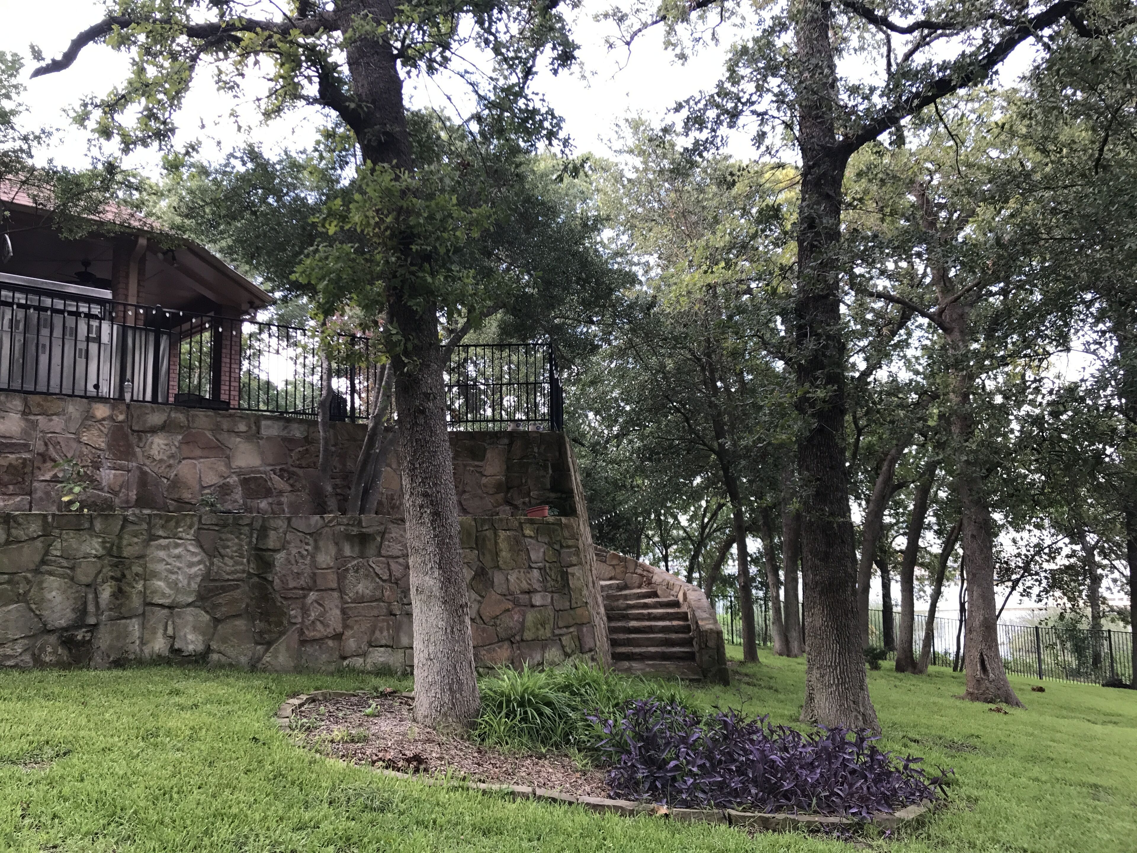 Peaceful & Beautiful Lake Front 3 BR/3 BA Hideaway on Eagle Mountain Lake