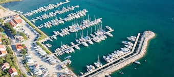 Apartment 3321-3 for 6 Pers. in Supetarska Draga