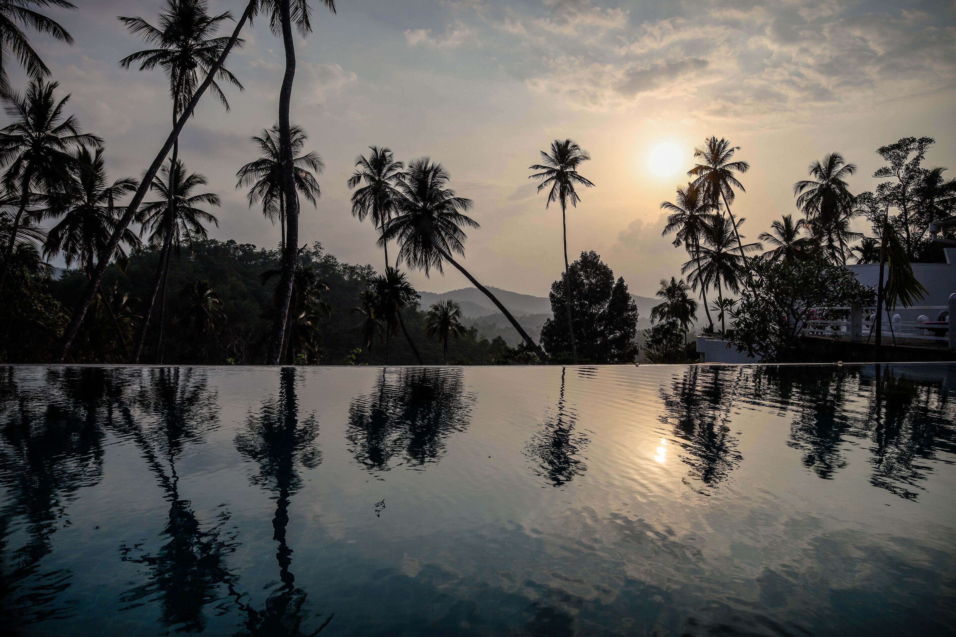 Kolam renang terbuka, kerusi lepak pantai 