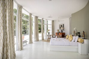 Deluxe Penthouse, 1 King Bed, Mountain View | Egyptian cotton sheets, premium bedding, down duvets, in-room safe - The Flame Tree Estate & Hotel (Galagedara)