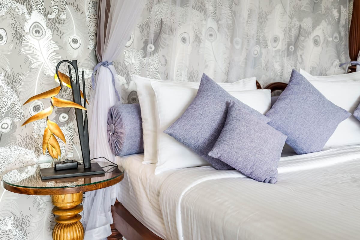 Cordial Crocodile | 1 bedroom, Egyptian cotton sheets, premium bedding, down duvets