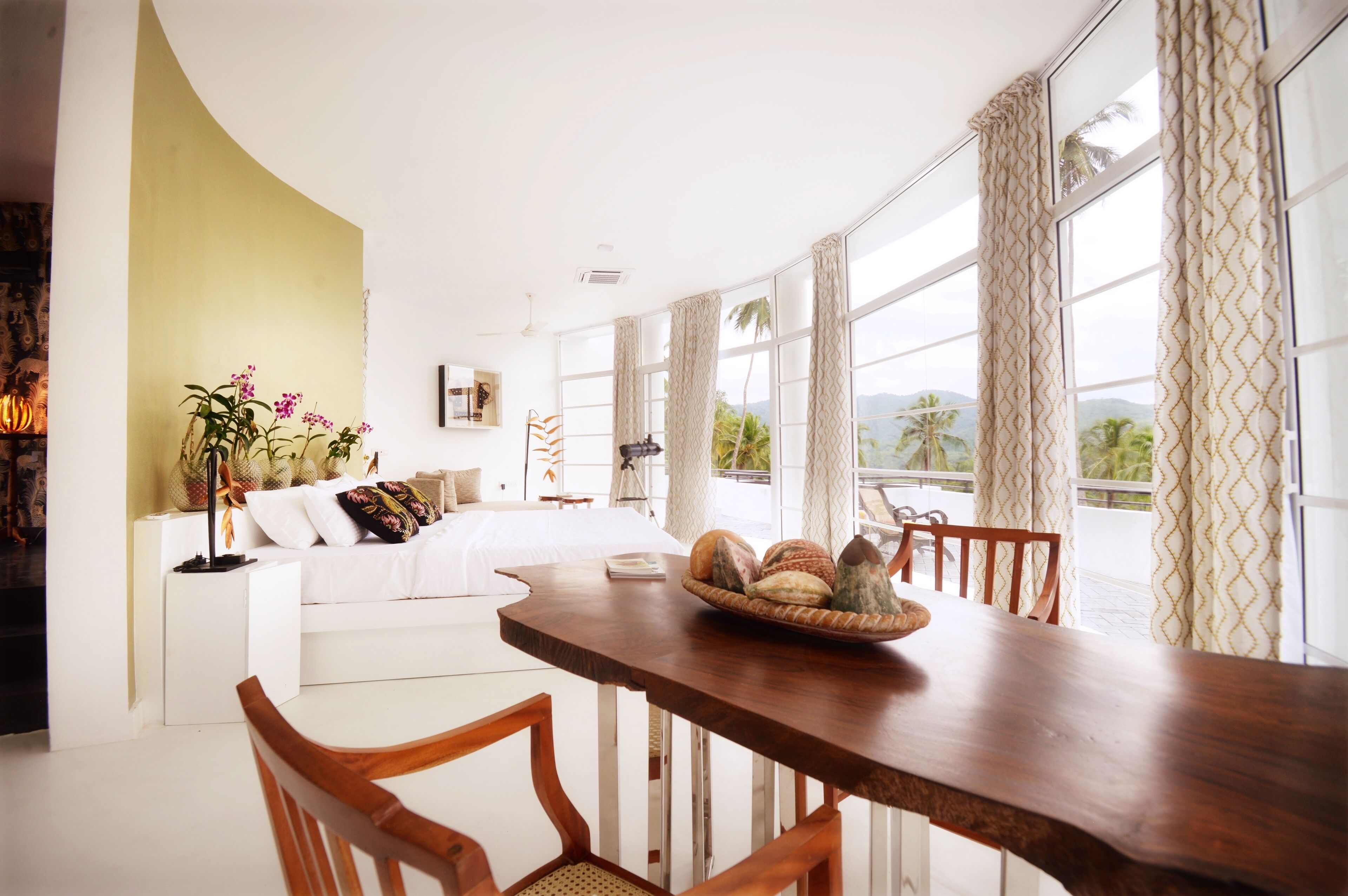 Deluxe Penthouse, 1 King Bed, Mountain View | Egyptian cotton sheets, premium bedding, down comforters, in-room safe