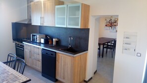 Coffee/tea maker, fridge, microwave, oven - The mountains of Lyon calm (Saint-Forgeux)