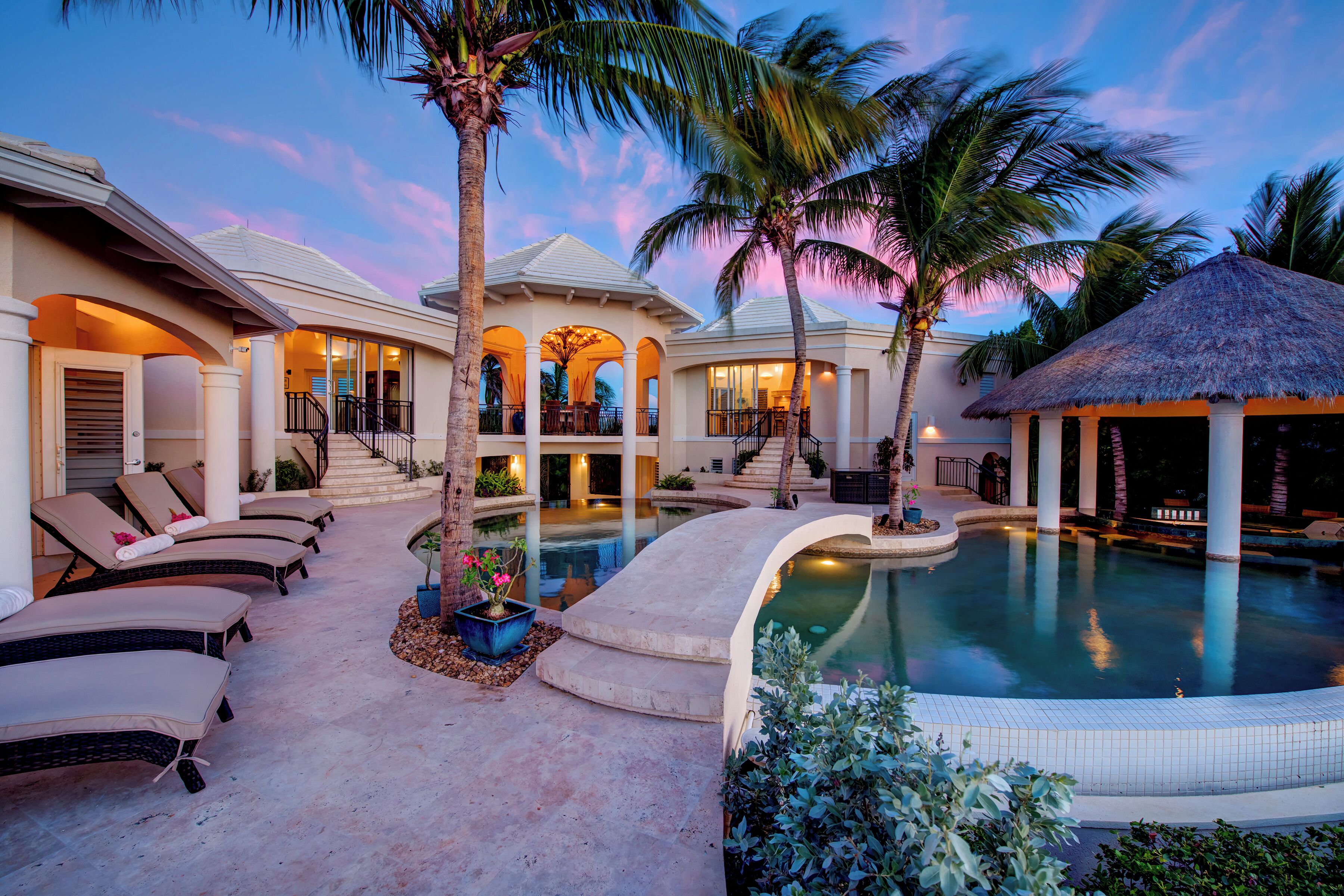 Outdoor pool, an infinity pool