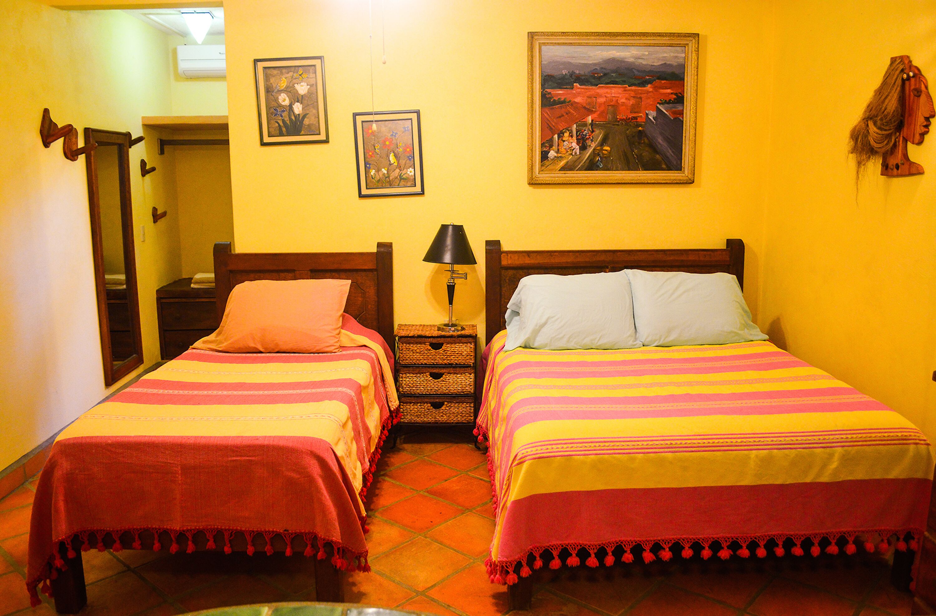 Hidden gem of Puerto Escondido, pool-side apt, 1min walk to beach, patio, yoga