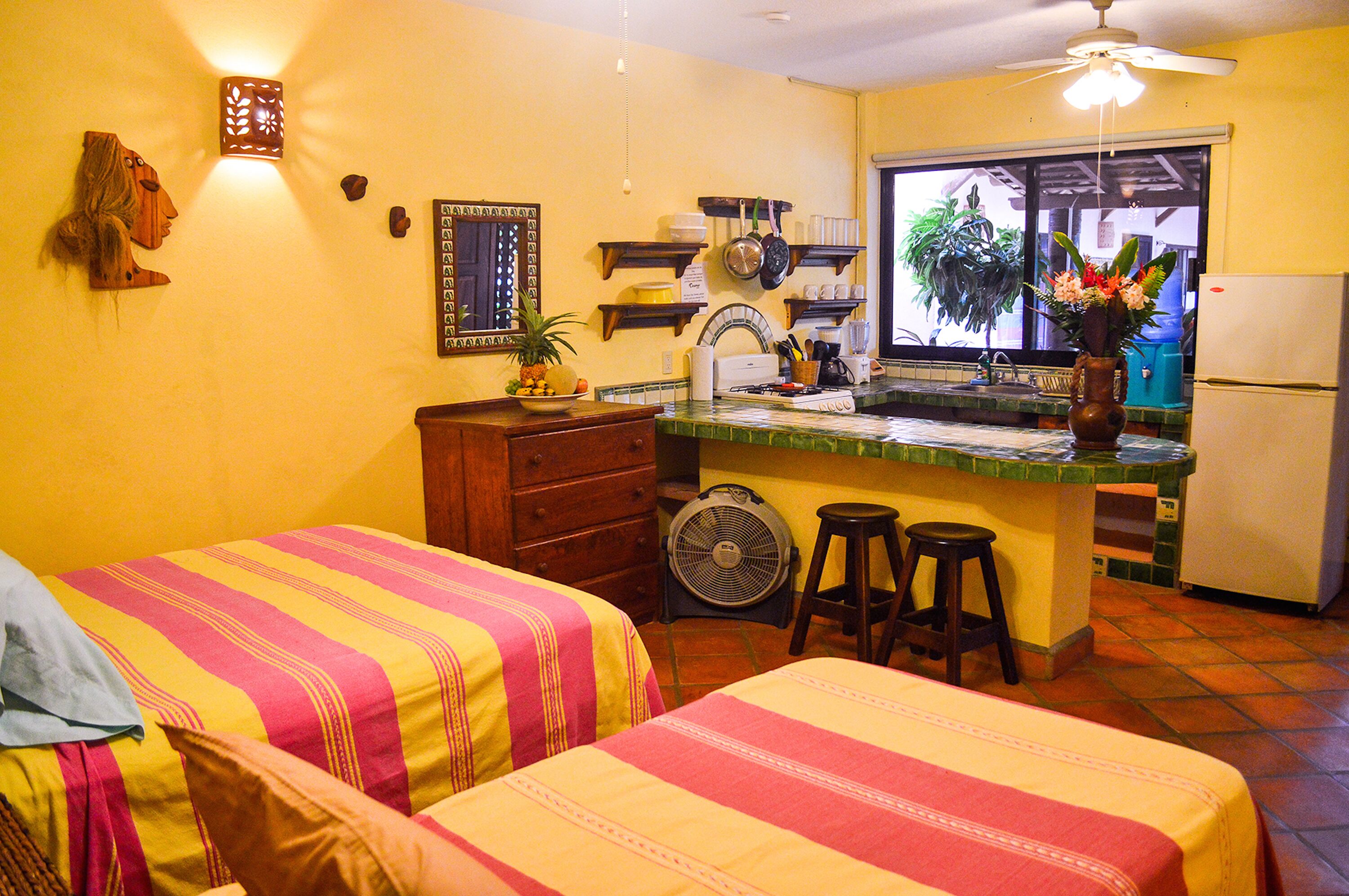 Hidden gem of Puerto Escondido, pool-side apt, 1min walk to beach, patio, yoga
