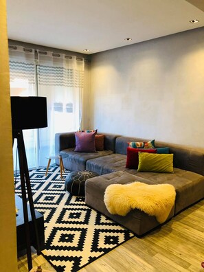 Smart TV, videojuegos, reproductor de DVD, libros