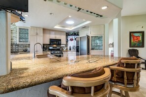 雪櫃、微波爐、焗爐、爐具