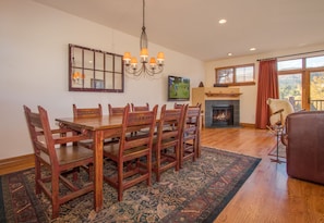 Dining - Beautiful home, peaceful setting, just outside town. On the bike path. (Breckenridge)