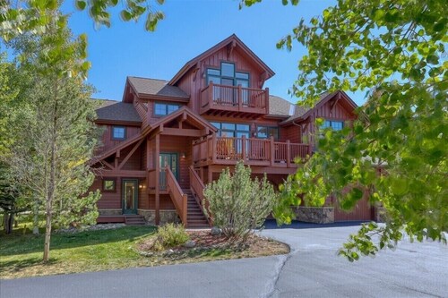 Beautiful home, peaceful setting, just outside town. On bike path!