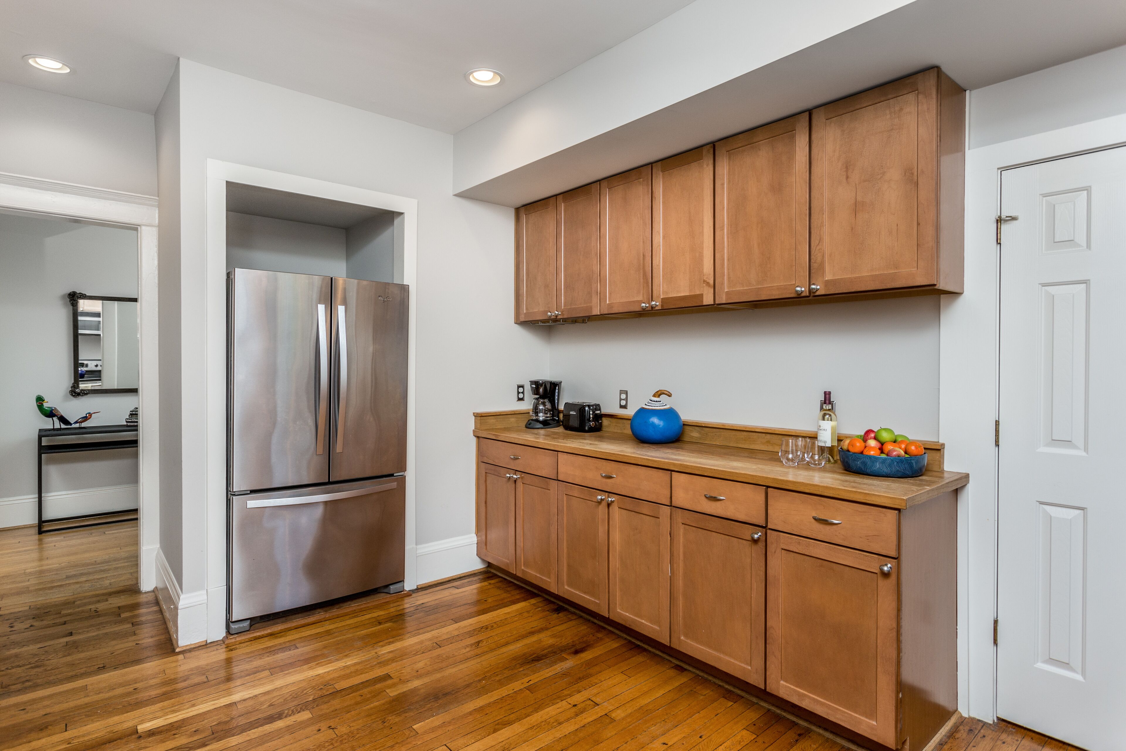 Center Downtown Raleigh, 2900sqft Home, Fenced, Porch, Grill, Clean Stylish New