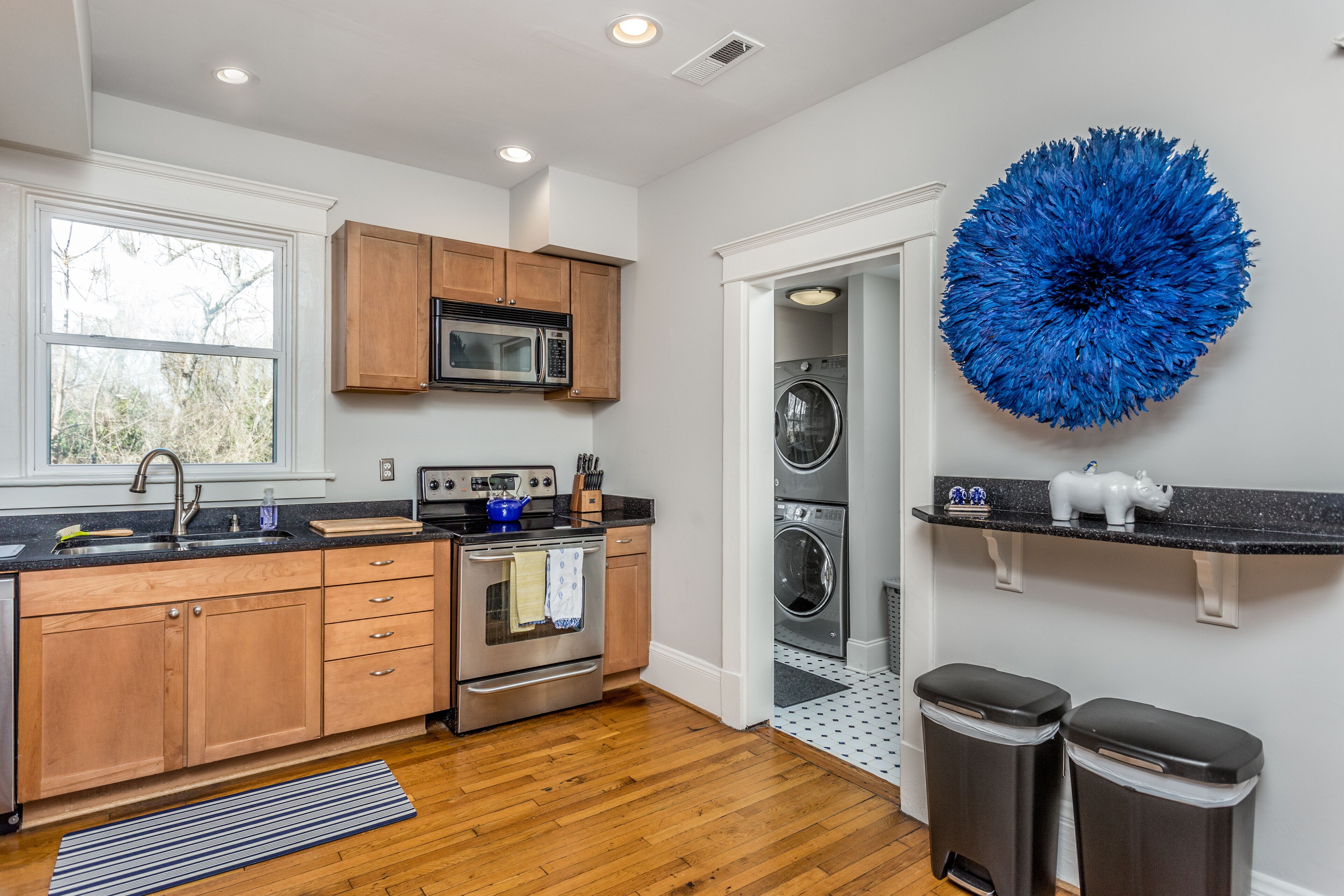 Center Downtown Raleigh, 2900sqft Home, Fenced, Porch, Grill, Clean Stylish New