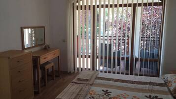 3 室のベッドルーム、アイロン / アイロン台、WiFi、ベッドシーツ