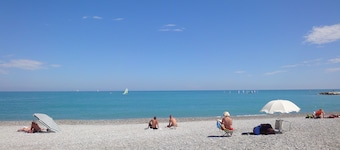 Lovely 2 person studio with terrace and garden in a villa in St Paul de Vence