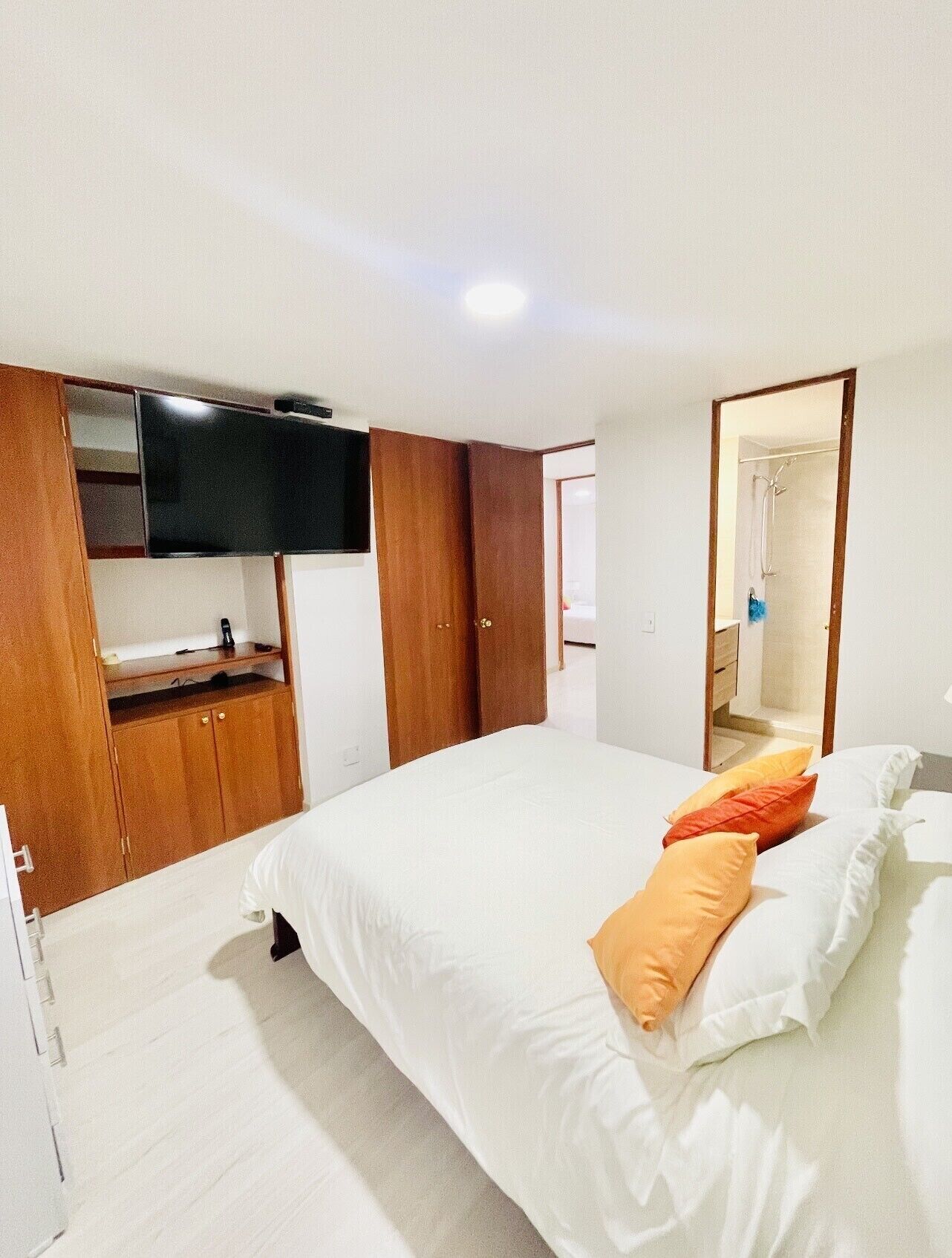 Beautiful and Luxury  3 Bedroom Apto with Parking Included