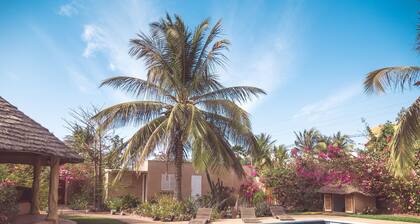 Spacious villa with pool for 6-8 people, close to the beach