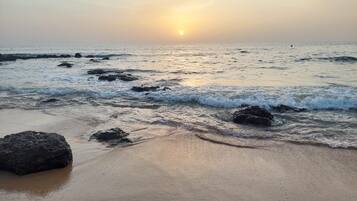 In Strandnähe, Liegestühle, Strandtücher