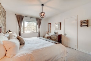 4 slaapkamers, een strijkplank/strijkijzer, wifi, beddengoed