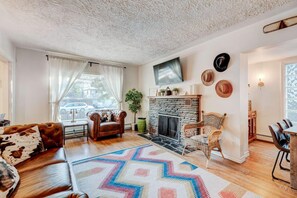 TV, fireplace, offices