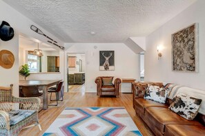 TV, fireplace, offices