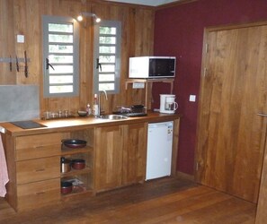 Kühlschrank, Mikrowelle, Ofen, Herdplatte