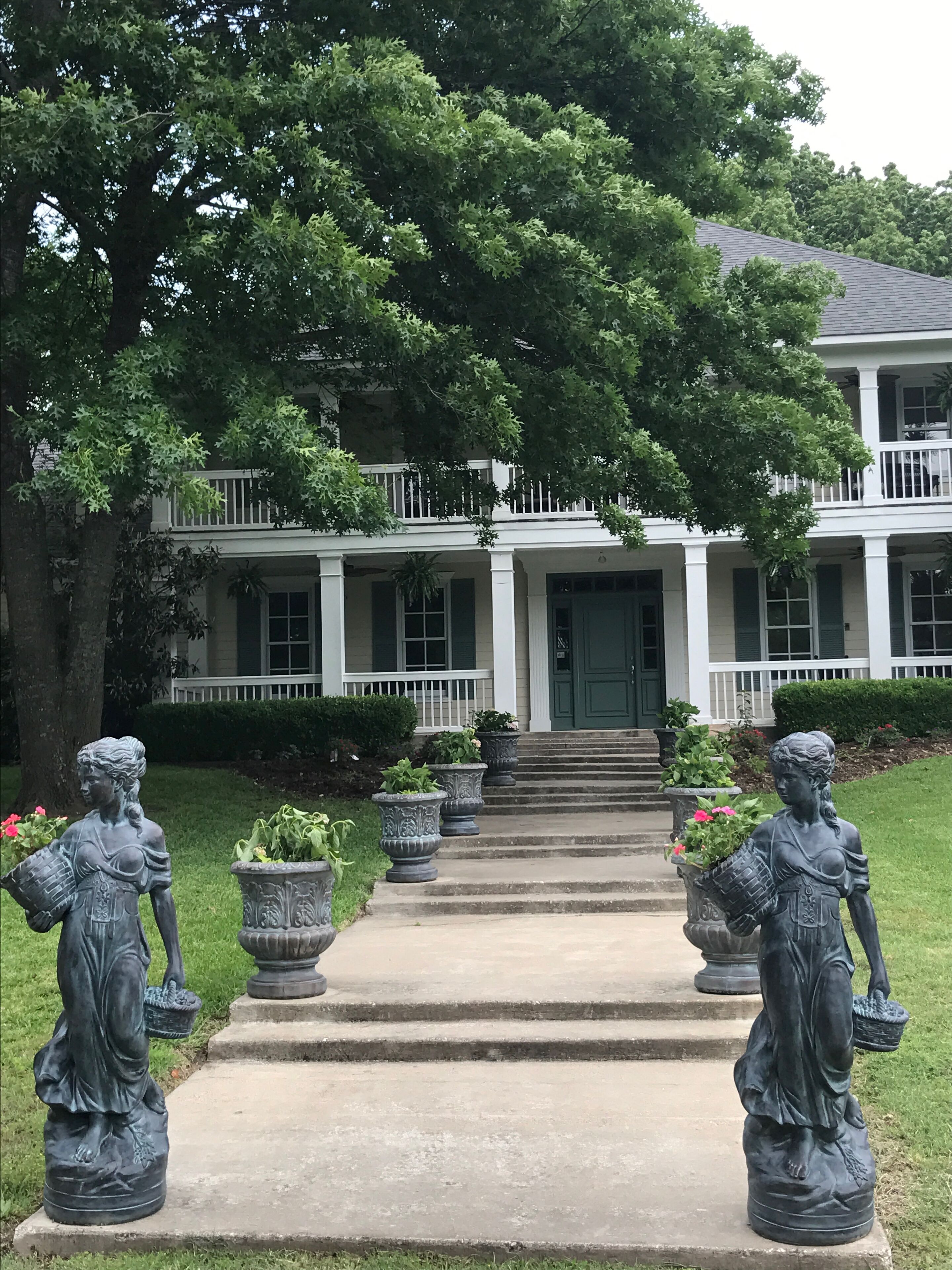 Belle Manor  - 5 Bedroom Plantation-Style  Chateau - Fully Remodeled 2017