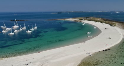 Ruhiges Ferienhaus 4 Personen in der Nähe des Meeres mit überdachtem Pool