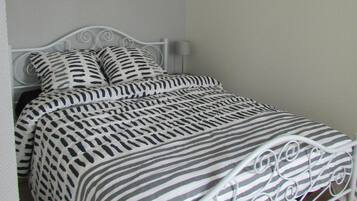 4 bedrooms, bed sheets
