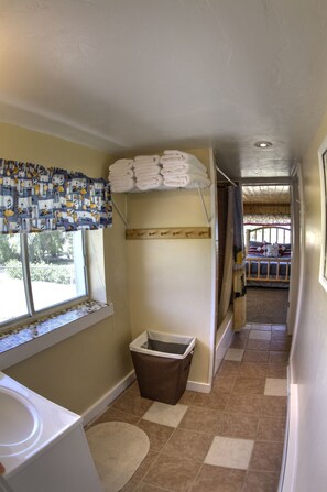 2 habitaciones, cuna de viaje, wifi y ropa de cama